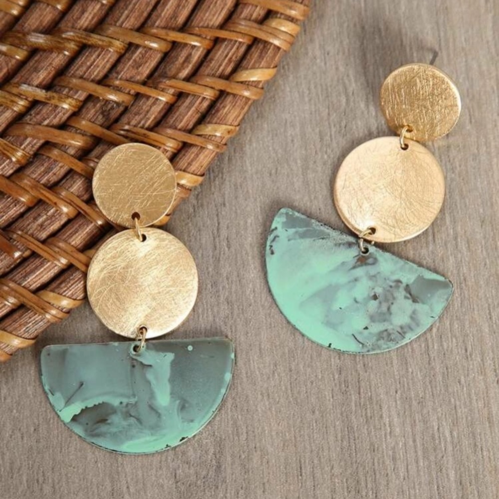 Gold dangling earrings